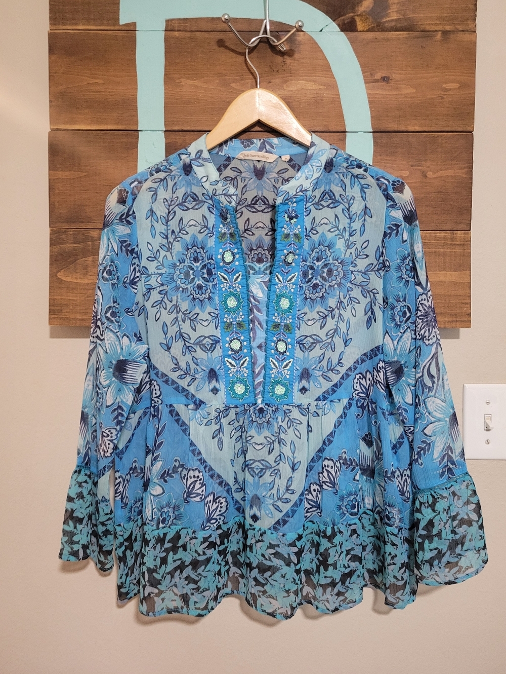 Soft Surroundings Blue Floral Embroidered Coastal Resort Wear Top Size P small